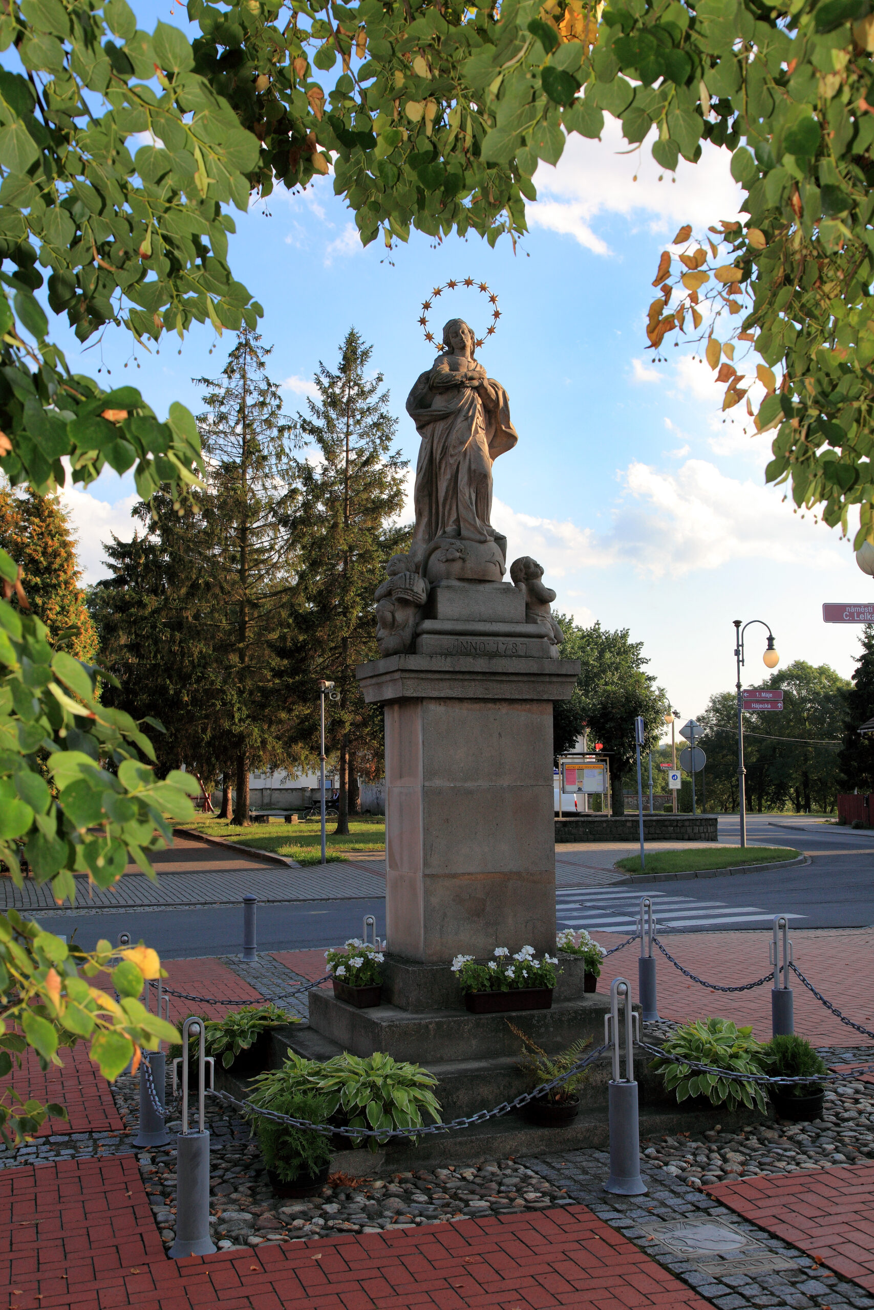 Socha Panny Marie v Dolním Benešově