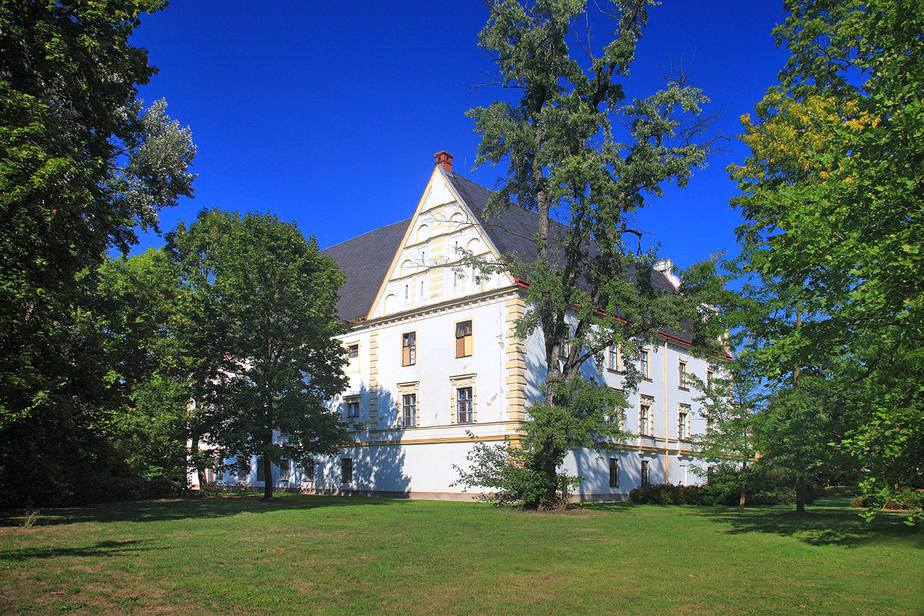 The Bartošovice chateau park
