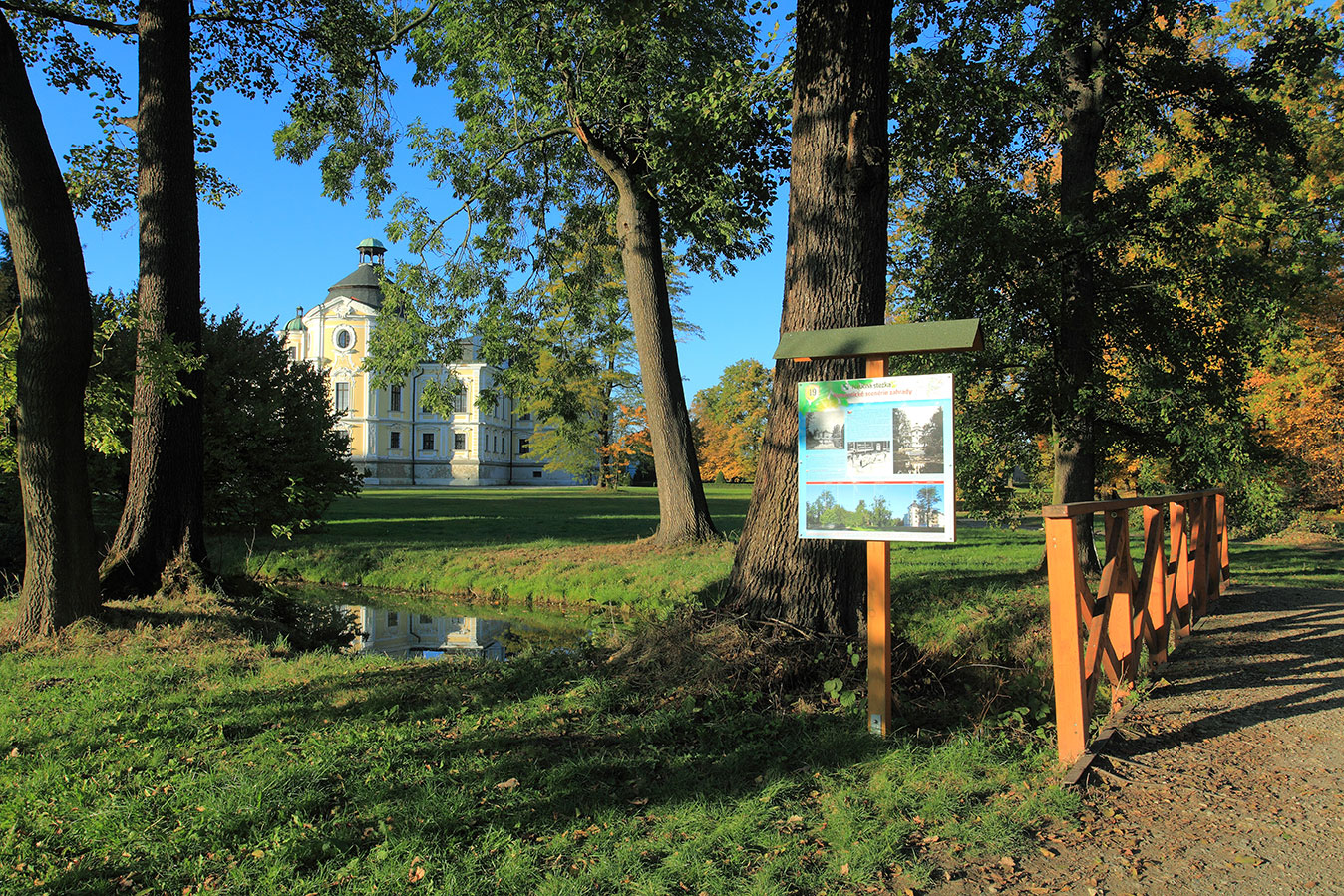 Park zamkowy w Kravařach