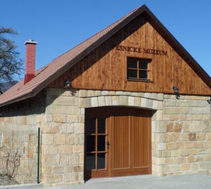 Vesnické muzeum v Hrádku a Škola lidových řemesel