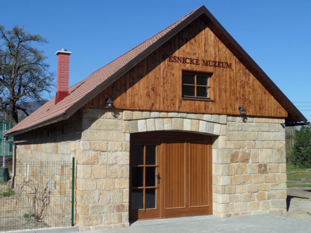 Vesnické muzeum v Hrádku a Škola lidových řemesel