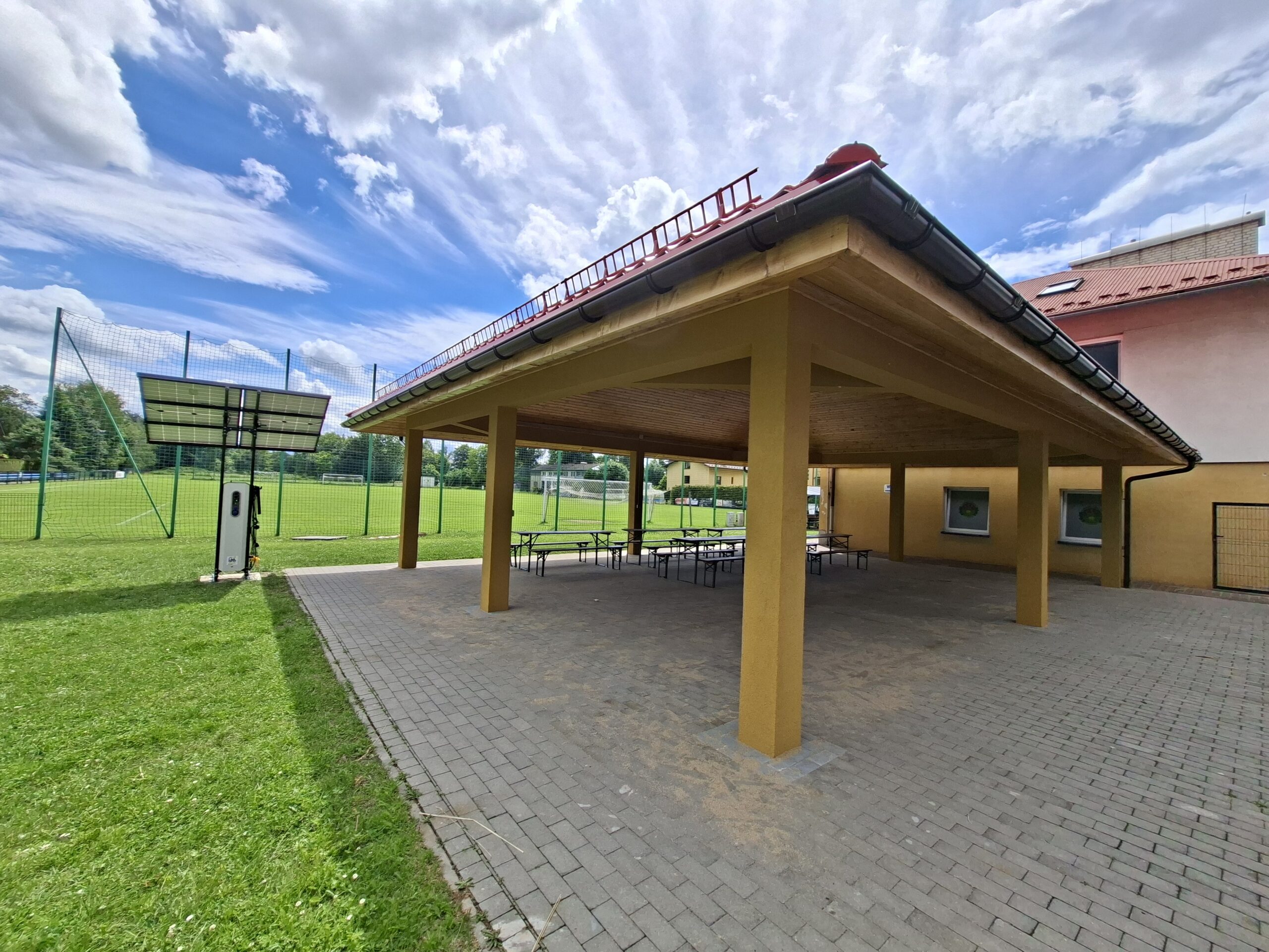 Odpočinek a kuličkové hřiště v Hrádku